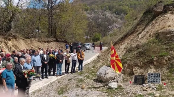 Оддадена почит за убиените осум бранители кај Вејце во 2001 година