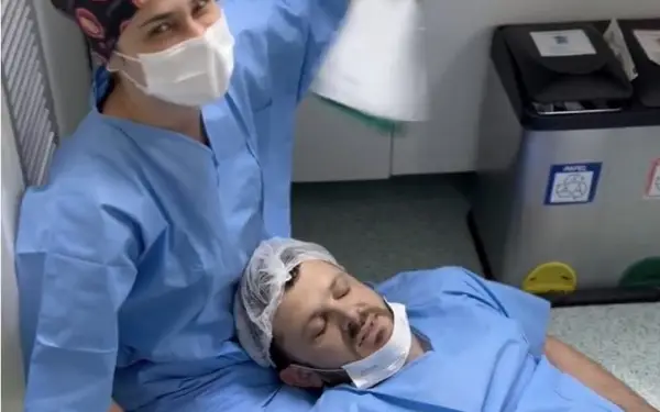 Бразилец се онесвести додека ѝ правеа царски рез на сопругата, снимката го обиколи светот: Издржи јунаку! (ВИДЕО)
