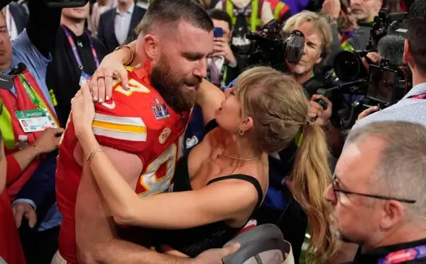 Тејлор Свифт и Тревис Келси раскинале во тајност?!- вирална објава ги запали мрежите