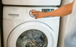 Трик од манастирите – природна замена за омекнувач што штеди пари и е идеална за чувствителна кожа