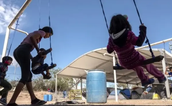 Администрацијата на Трамп ја забрзува депортацијата на децата на мигранти