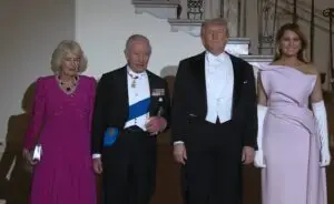 (Фото) Меланија воодушеви на вечерата со Кралот Чарлс III и ги засени сите