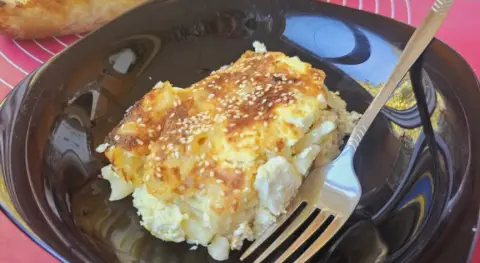 МАКАРОНИ СО СИРЕЊЕ ВО РЕНА Евтино јадење кое едноставно се топи во уста