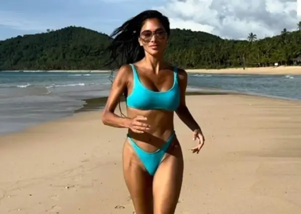 Фото: Убавата Никол ја отвори сезоната на бикини 