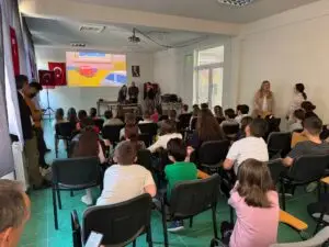 ЦУК ги едуцира учениците во Гостивар за бројот за итни случаи 112