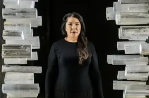 Марина Абрамовиќ откри дека и на 79 години има редовен интимен живот со 21 година помлад партнер