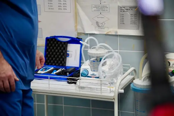 Болниците во Гостивар, Велес, Струга и Струмица добија нова опрема за мајки и за новороденчиња