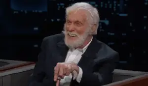 ВИДЕО | Годините не го спречуваат да се забавува —  стогодишниот Дик Ван Дајк е снимен додека танцува со сопругата