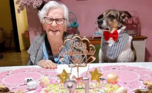 ФОТО | 91-годишна Бразилка го прослави роденденот со своите 10 кучиња наместо со луѓе