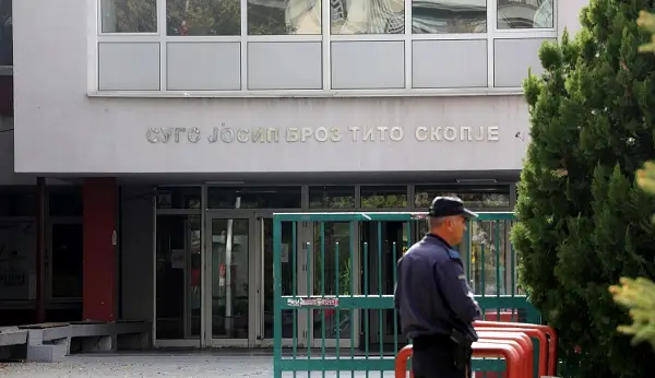 Дојави за бомби во повеќе училишта во Скопје, МВР утврди дека се лажни