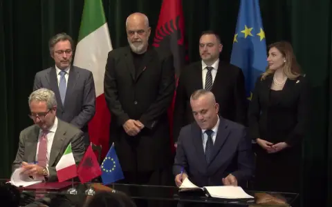 Договор вреден 6 милијарди долари меѓу Албанија, САД и Грција за развој на енергетскиот центар во Валона и за снабдување со гас