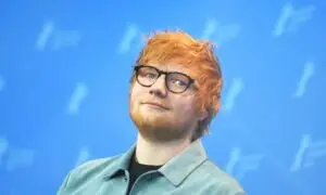 ФОТО | Ед Ширан ја избричи главата по борбата со болна вирусна инфекција