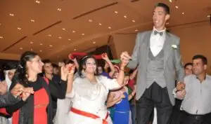 Највисокиот човек на светот Султан Косен првпат откри зошто сопругата го напуштила