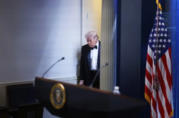 Трамп: Блокадата е поефикасна од бомбите – Иран се задушува