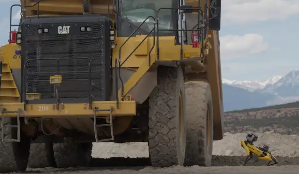 Првиот автономен рудник на светот - робот-куче ги надгледува камионите и дупчалките