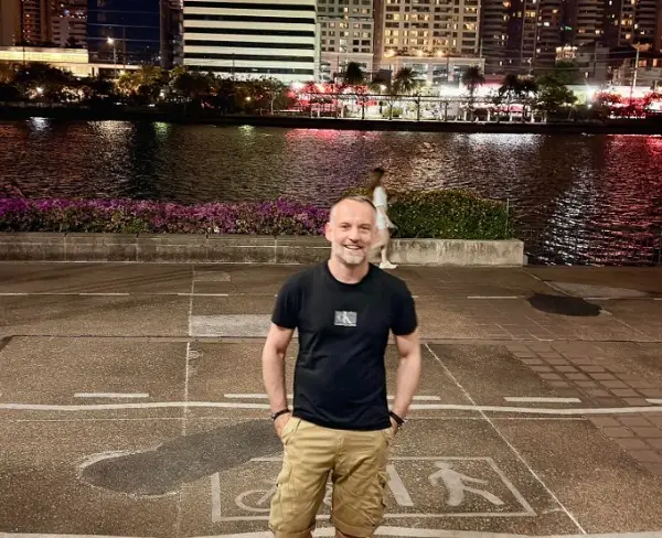 Фетаи праќа поздрави од Тајланд