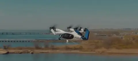 ВИДЕО: Првите електрични воздушни такси полетаа над Њујорк