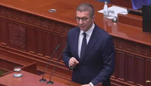 Мицкоски: Немам ништо против употребата на албанскиот јазик, дури и се обидувам да го научам