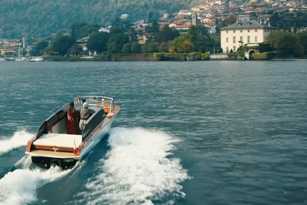 Вилата на Клуни на езерото Комо се појавува во неколку сцени во „Ѓаволот носи Прада 2“