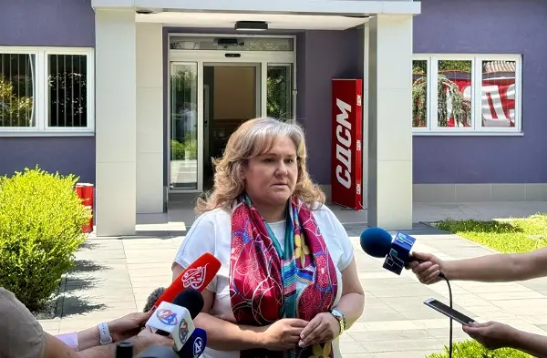 СЛАВЈАНКА ПЕТРОВСКА СЕ ОГРАДИ ОД РУБИН ЗЕМОН И ОД СДСМ ЗА ГОЦЕ ДЕЛЧЕВ „Му се поклонувам на Великанот, кому му се поклонуваат државници од целиот свет“