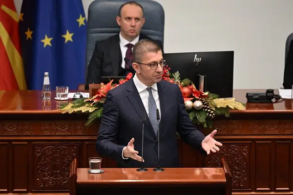 ПАРТИИТЕ МОЖЕБИ ТРЕБА ДА БАРААТ ЛЕКАРСКО УВЕРЕНИЕ Мицкоски загрижен за здравствената состојба на поединци во раководството на СДСМ