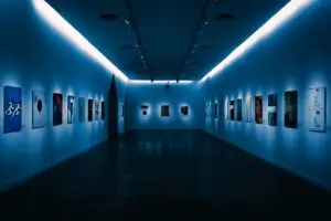 ФОТО | Tатко и ќерка продавале фалсификати од Пикасо и Бенкси — заработиле два милиони долари