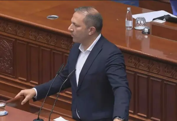 Спасовски до Трипуновски: Дали 1.500 вработени во земјоделство ги оставивте без здравствено осигурување?