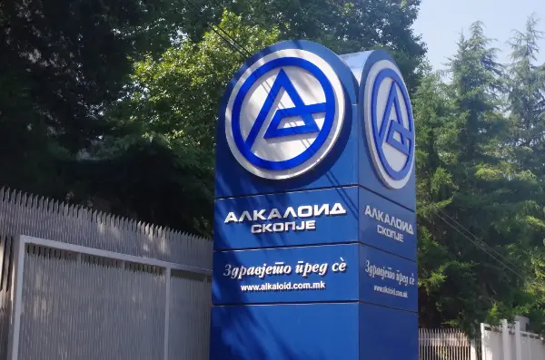 АЛКАЛОИД со консолидирани продажби од 85,1 милиони евра, инвестиции од 7,9 милиони евра и 28 нови вработувања во земјата во периодот јануари – март 2026 г.