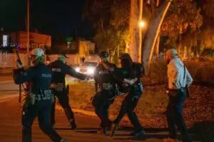 ВИДЕО Толпа се обиде да линчува осомничен за убиство на девојче во Австралија