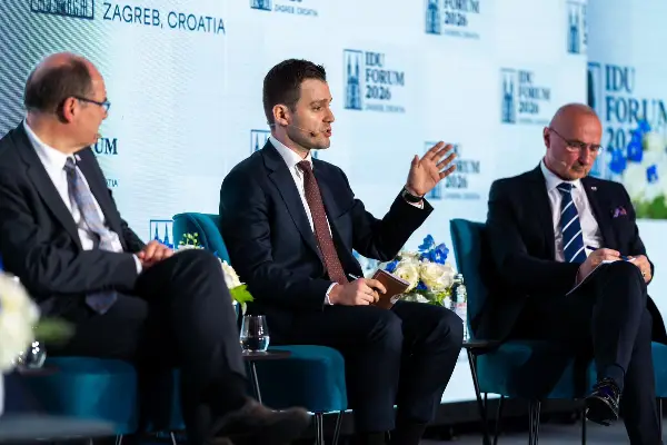 Муцунски на IDU Форумот во Загреб: „Европа мора да направи исчекор кон проширување”