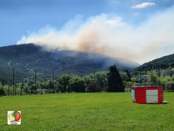 ВИДЕО: Гори Тоскана, итна евакуација на 3.000 луѓе