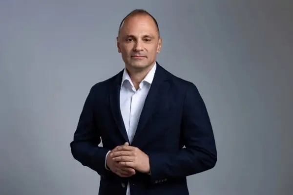 ВМРО-ДПМНЕ: Филипче го прослави Први мај во Рим, додека глуми душегрижник за работниците