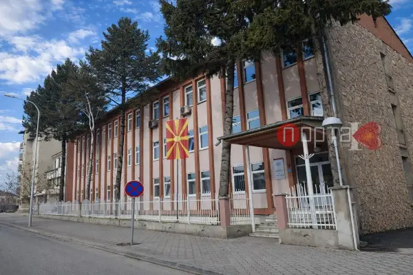 Жител на кичевско го нападнал семејството, потоа и полициските службеници кои пристигнале по пријава