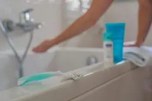 Зошто не е препорачливо да ги чувате бричевите во бањата