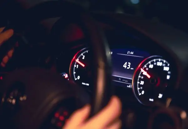 Се снимала како вози 200 км/ч, па добила најстрога казна за пречекорување на брзината во историјата на Швајцарија