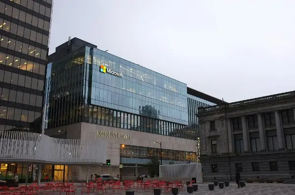 Microsoft инвестира милијарди во вештачка интелигенција во Австралија