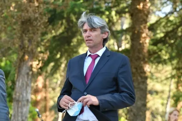 Села со јасен став: Бадентер во Уставниот суд услов за можен влез во Владата