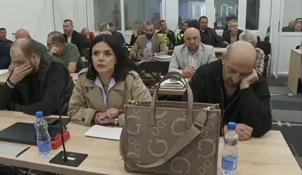 Одбраната на сопственикот на „Пулс“ побара исклучување на родителите на загинатите од текот на судењето, Судот одби