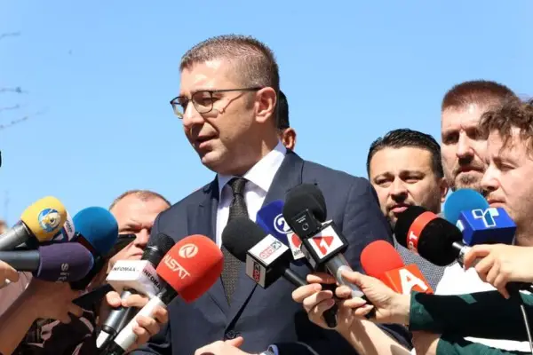 ЛЕТУВАЈТЕ НА НАШИТЕ ПЛАНИНИ, ЕЗЕРА, ВО НАШИТЕ СЕЛА Мицкоски им понуди алтернатива на граѓаните за гужвите на границите по воведување на европскиот системот ЕЕС