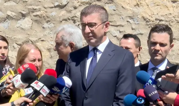 БУГАРСКИОТ НАРАТИВ НЕМА ДА СЕ СМЕНИ ДОДЕКА КАЈ НАС ИМА ПОЛИТИЧАРИ СПРЕМНИ ДА КОЛЕНИЧАТ Мицкоски не очекува промени во односите со источниот сосед