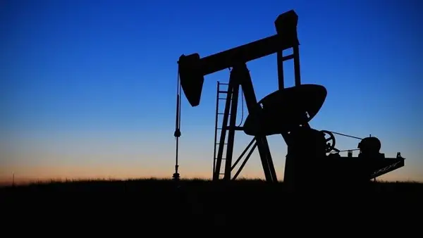 Цената на нафтата „Брент“ надмина 115 долари по нападите врз Обединетите Арапски Емирати