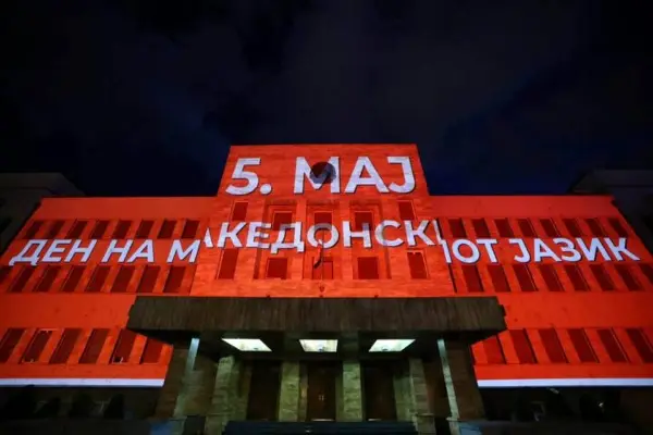 Зошто Љутков го игнорира македонскиот јазик? Има ли Мицкоски чувство дека министерот не го спроведува законот