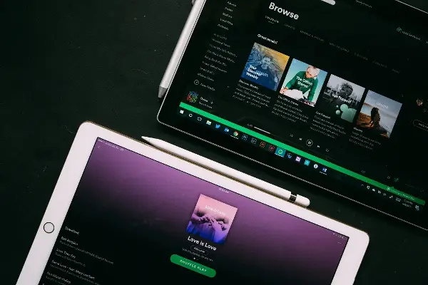„Spotify“ го проширува бизнисот, фитнес содржини од „Peloton“ влегуваат на платформата