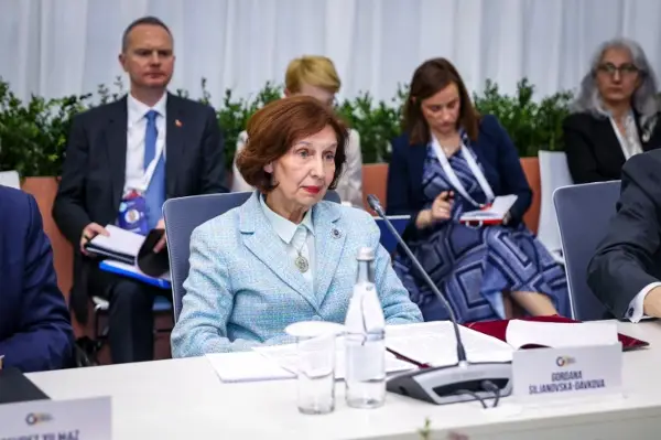 Сиљановска-Давкова на самитот во Ереван: Енергетската и инфраструктурната поврзаност се клуч за стабилна и безбедна Европа