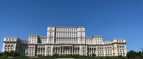 Романскиот парламент ѝ изгласа недоверба на владата на Боложан