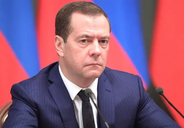 Медведев: Европа ќе се соочи со „неприфатливи загуби“ ако дојде до конфликт