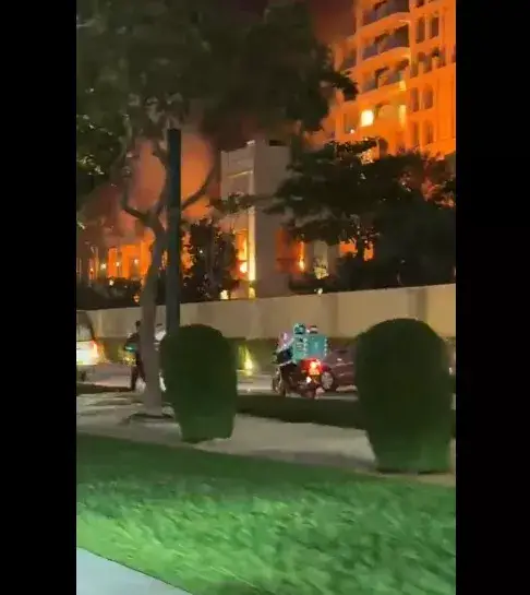 Голем пожар во Дубаи, гори зграда во изградба