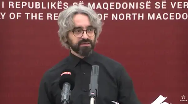 Пораките за платен билет во ЈСП доцнат и по половина час, а контролорите казнуваат граѓани, тврди Левица