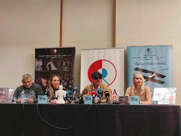 Македонска промоција на албумите „Guitar Sings” и „Muscle Memory” на Влатко Стефановски: „Чукни во дрво“ ја пееше во еден глас со присутните