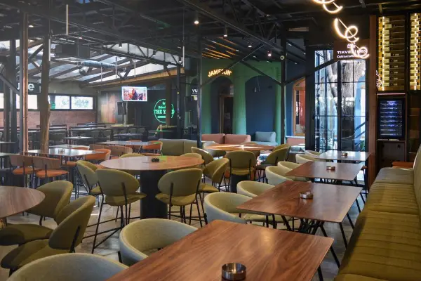 The Yard Lounge Bar слави 10 години – роденденски викенд со AREA и 2BE Band